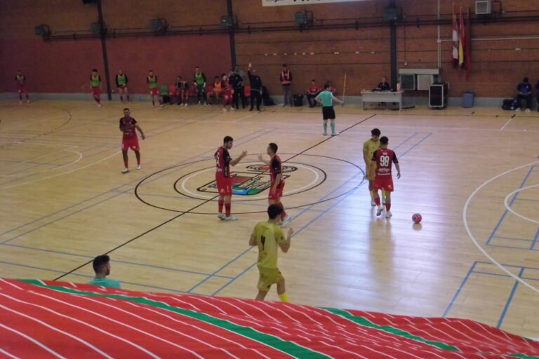 River Zamora catapultado hacia arriba