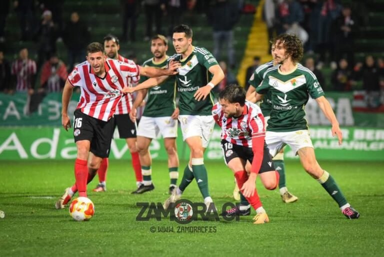 Un Zamora C.F. sin brillo, gana en Cáceres