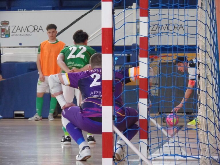 Caja Rural River Sala Zamora se aleja de la zona caliente