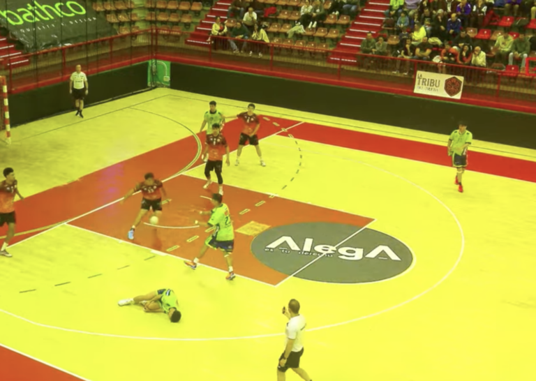Balonmano Zamora cae en Torrelavega