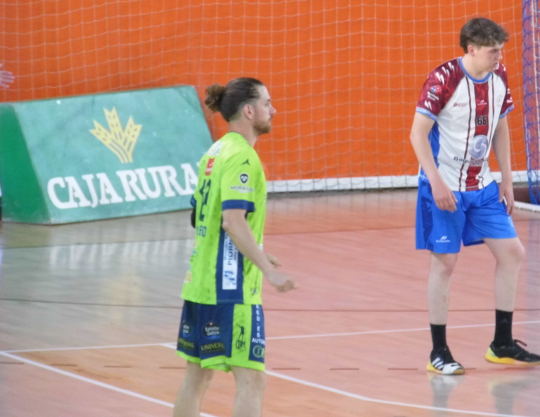 Kike Moreno, importante renovación de Balonmano Zamora