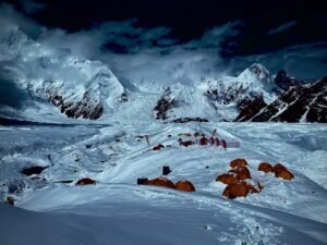 Martín Ramos preparado para asaltar la cima del Gasherbrum I
